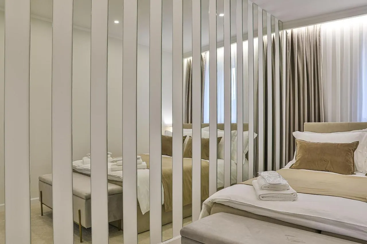 Apartmán Elegant Art Deco Home With Balcony Split